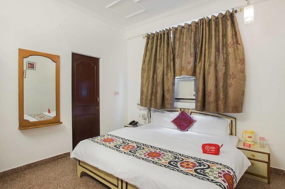 Hotel Oyo Raja Park 3*