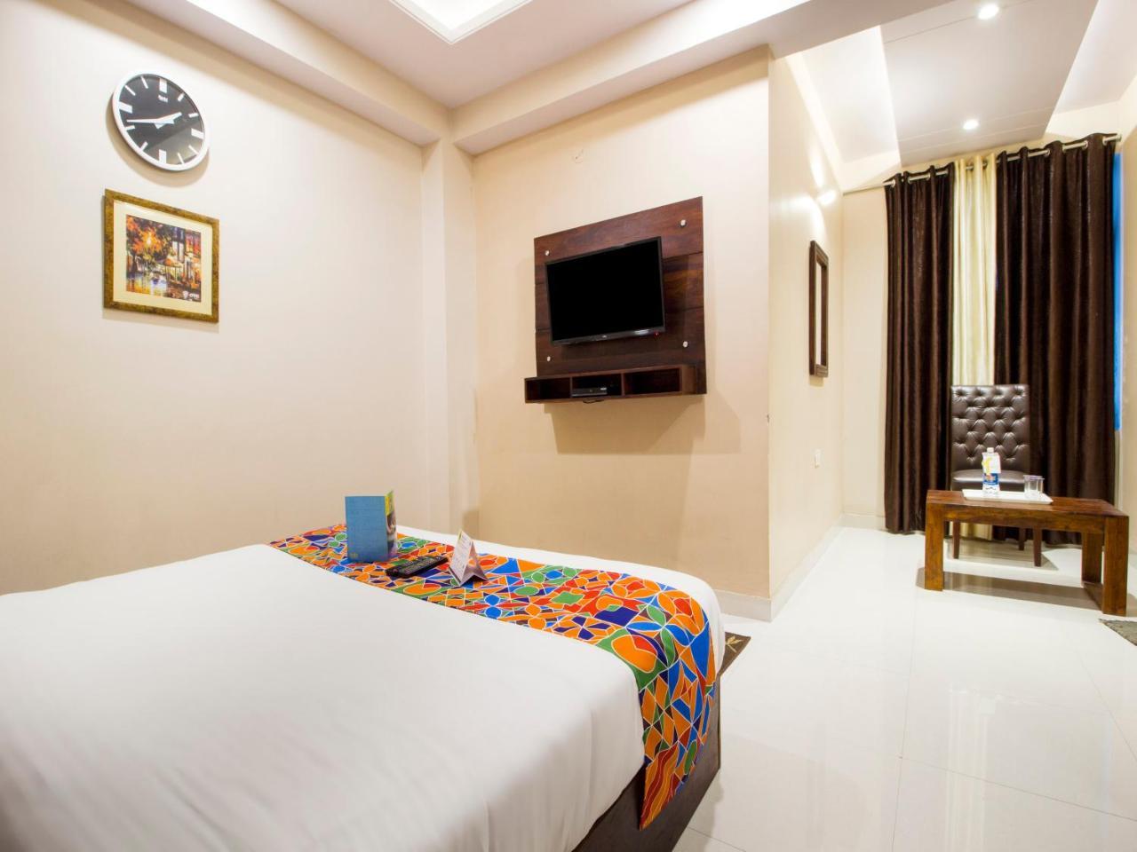 Fabexpress Travelers Hotel