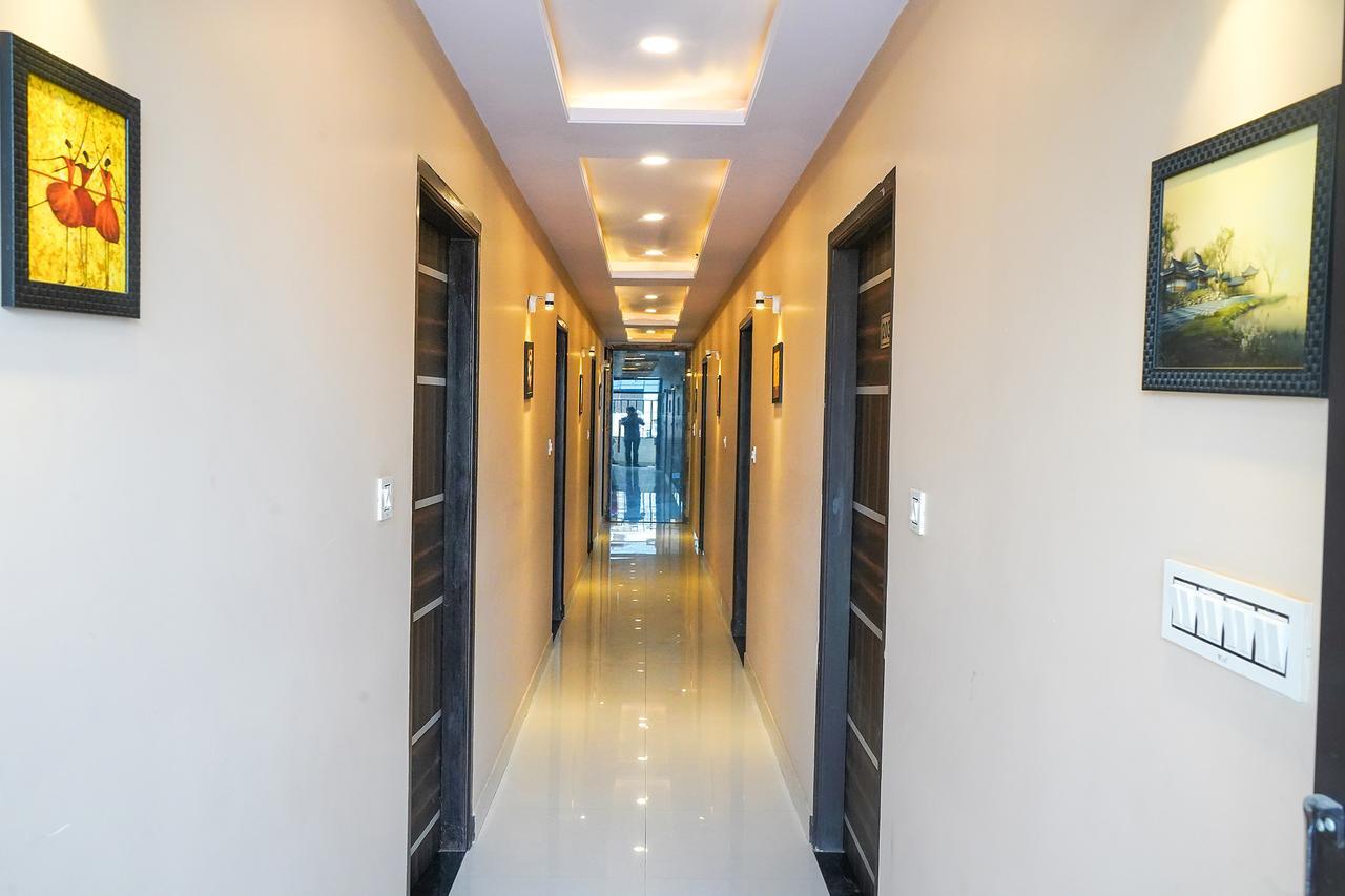 Fabexpress Travelers Hotel