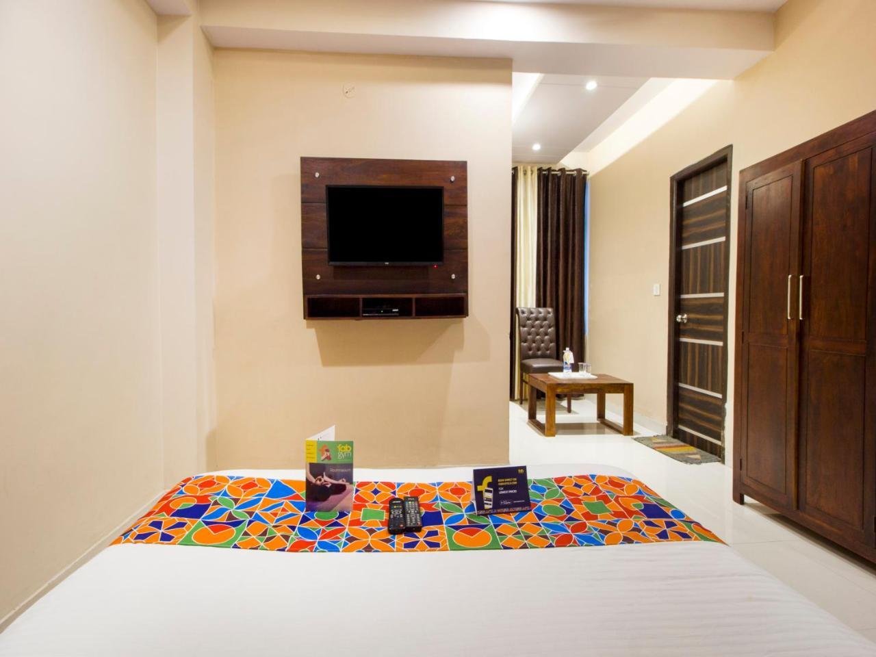 Hotel Fabexpress Travelers
