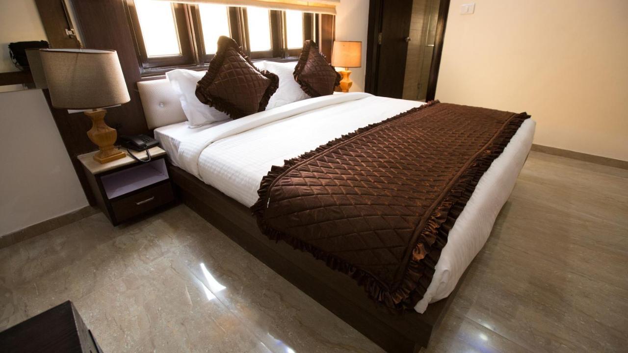 White Mushroom - V Hotel 3*