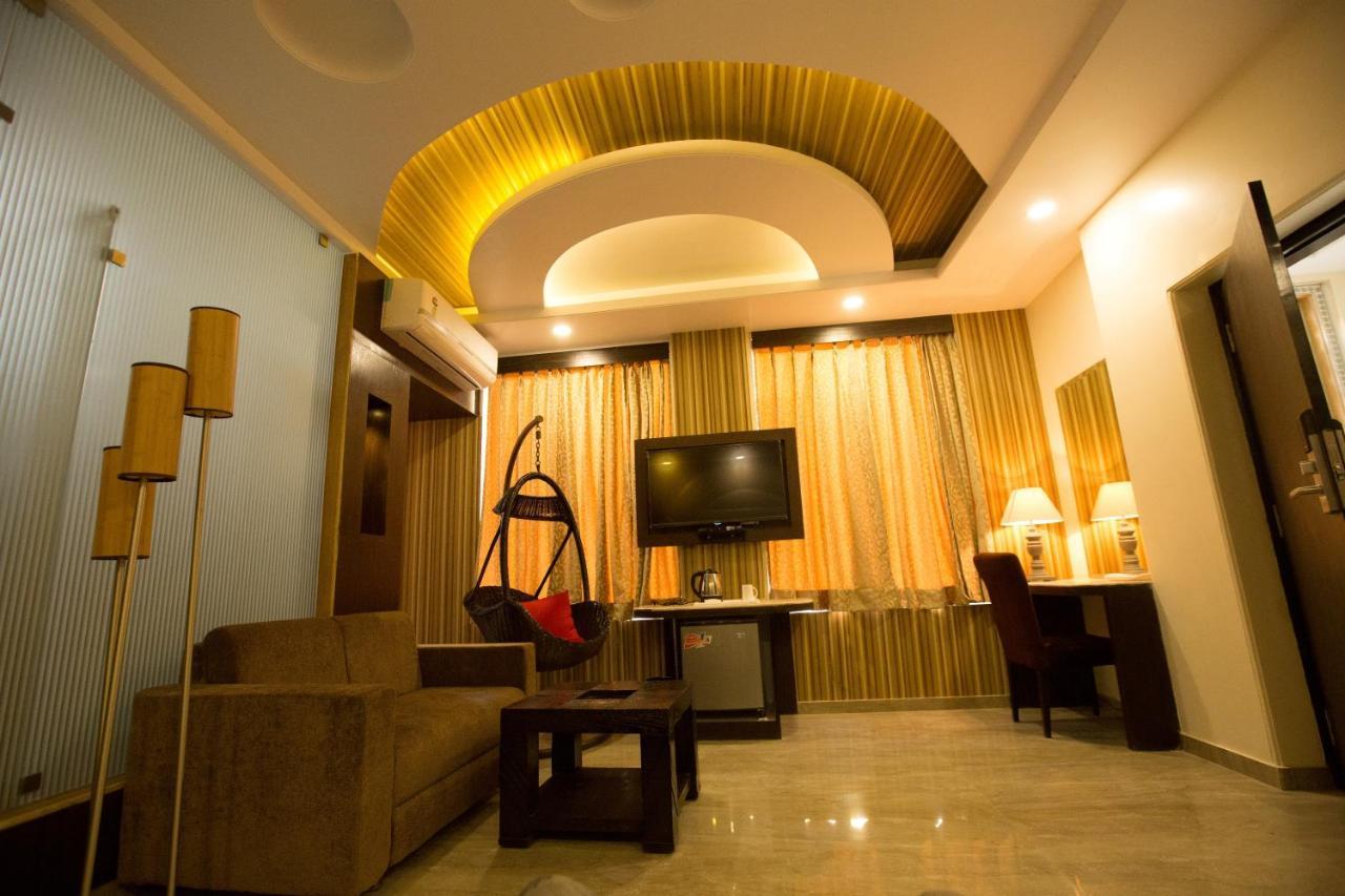 White Mushroom - V Hotel 3*