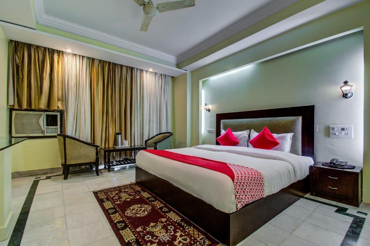 Ashish Hotel