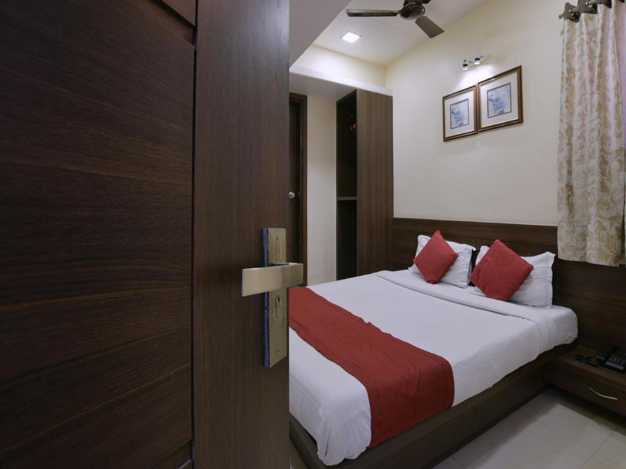 Oyo 6805 Near Collectorate Circle Hotel Jaipur