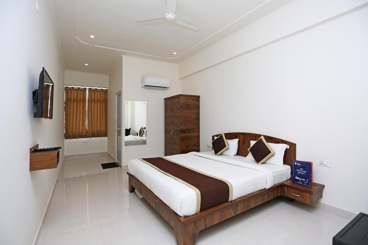 Oyo 8425 Shiv Palace Hotel
