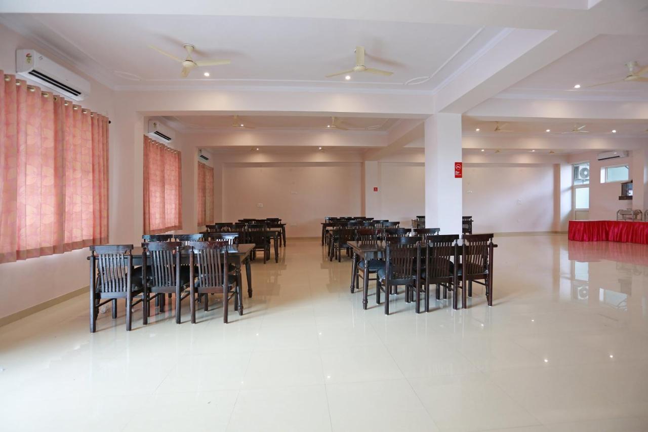 Hotel Oyo 8425 Shiv Palace 3*