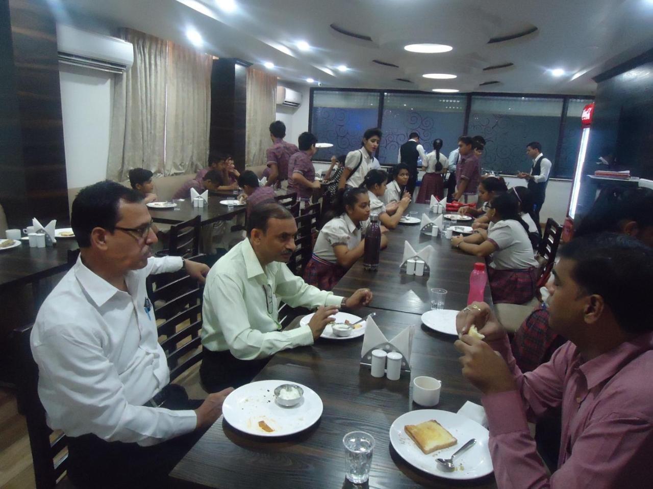 Om Palace Ajmer Road 3*