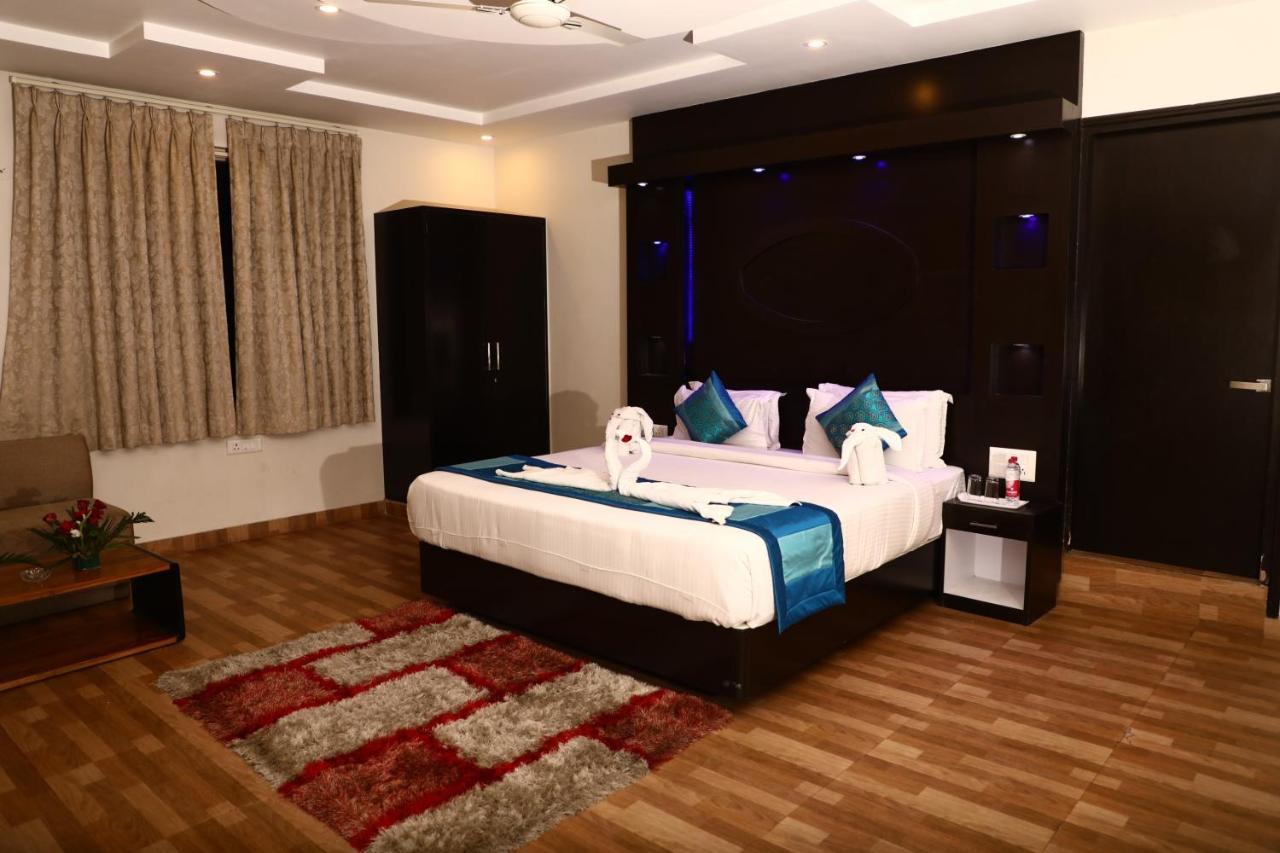 Hotel Om Palace Ajmer Road 3*