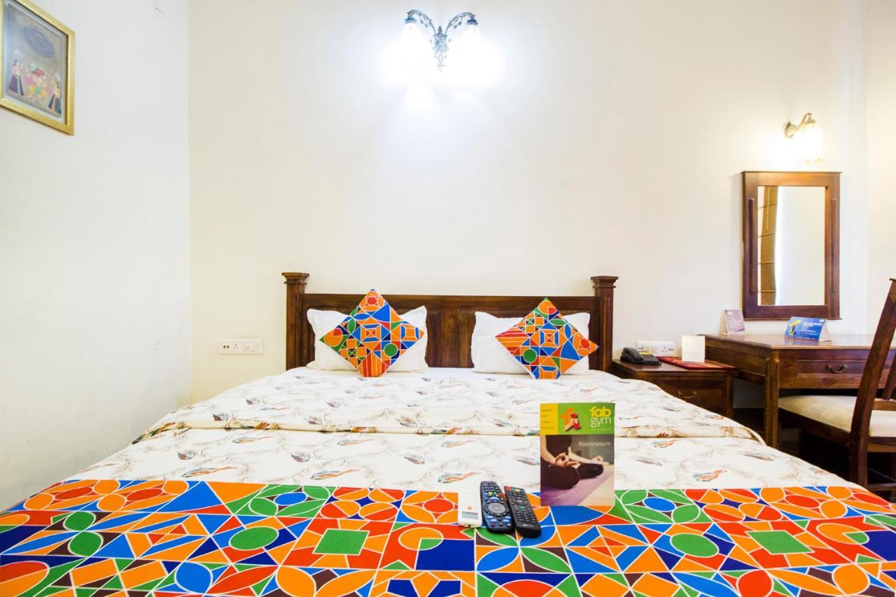Hotel Raj Kothi Airport 3*