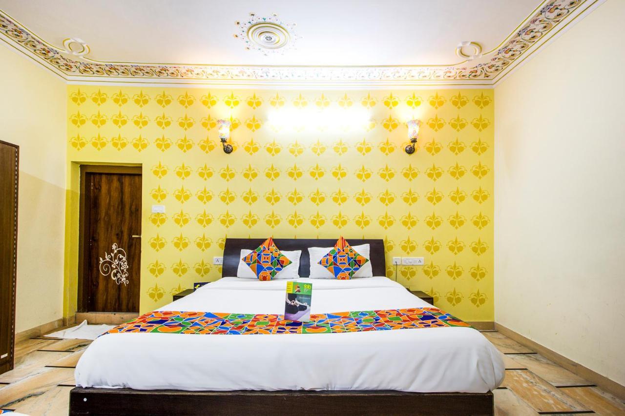 Hotel Fabhotel White Palace Amer Road 3*