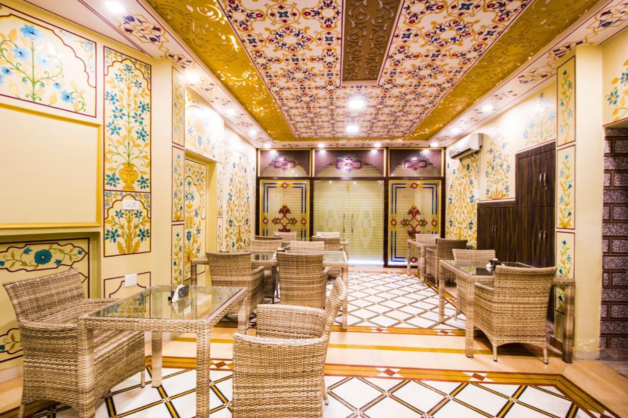 Fabhotel White Palace Amer Road