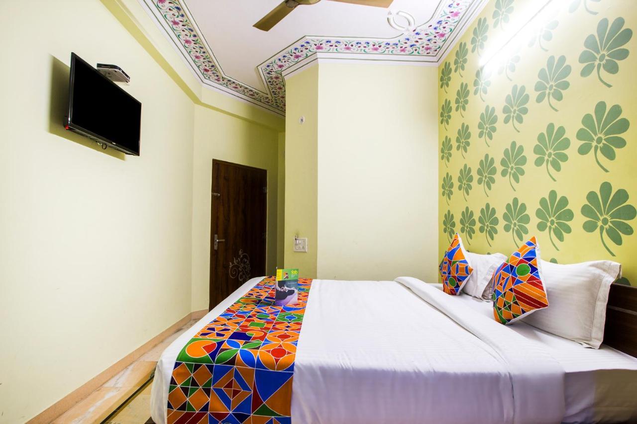 Hotel Fabhotel White Palace Amer Road