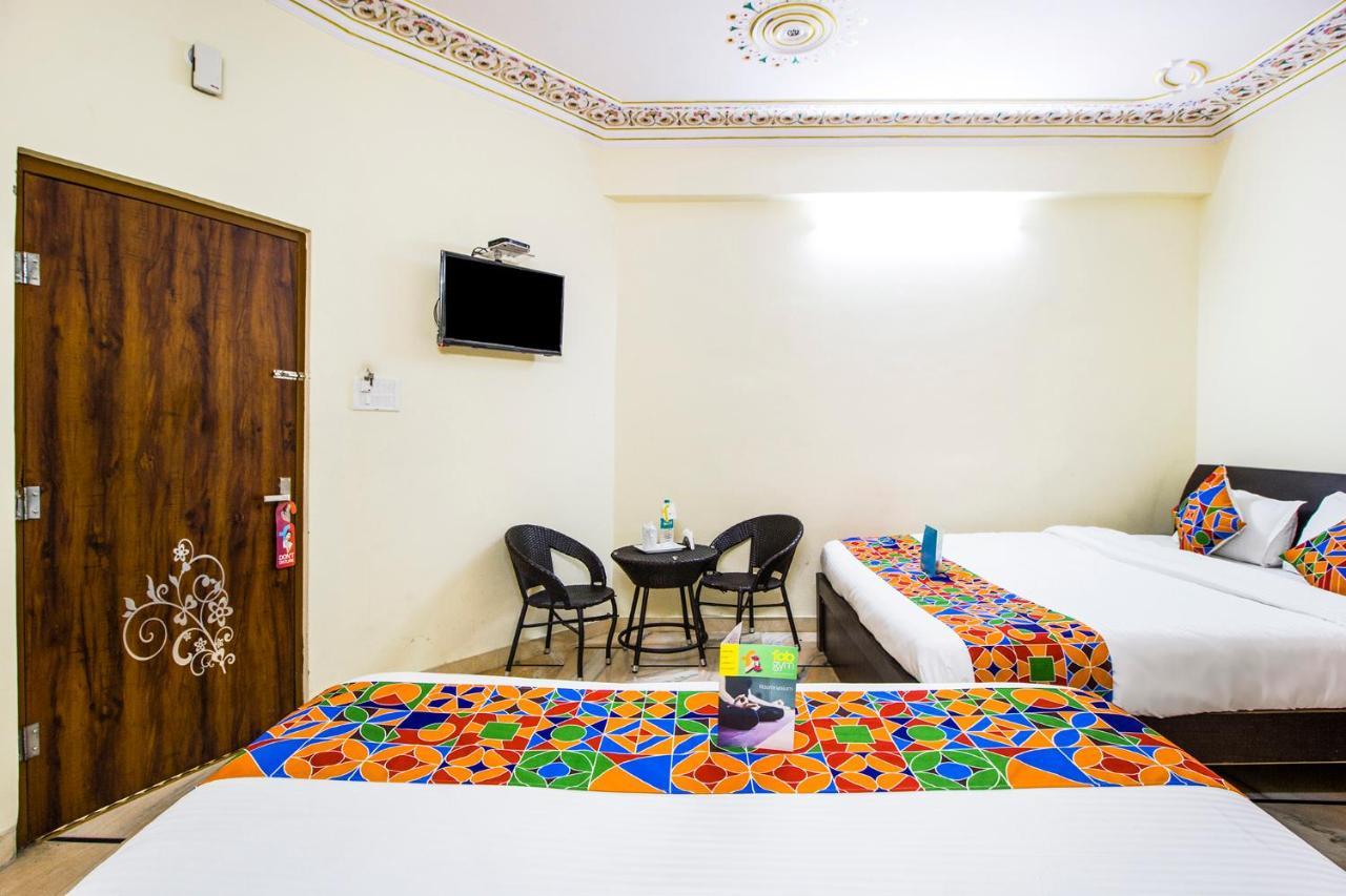 Hotel Fabhotel White Palace Amer Road 3*