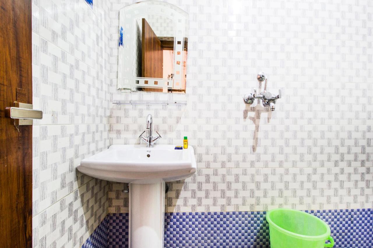 Fabhotel White Palace Amer Road Hotel
