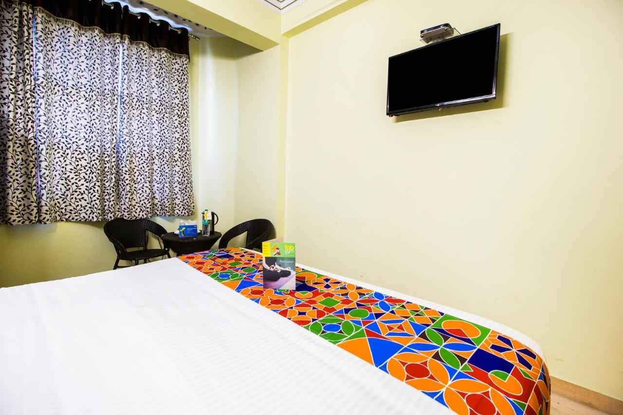 Fabhotel White Palace Amer Road