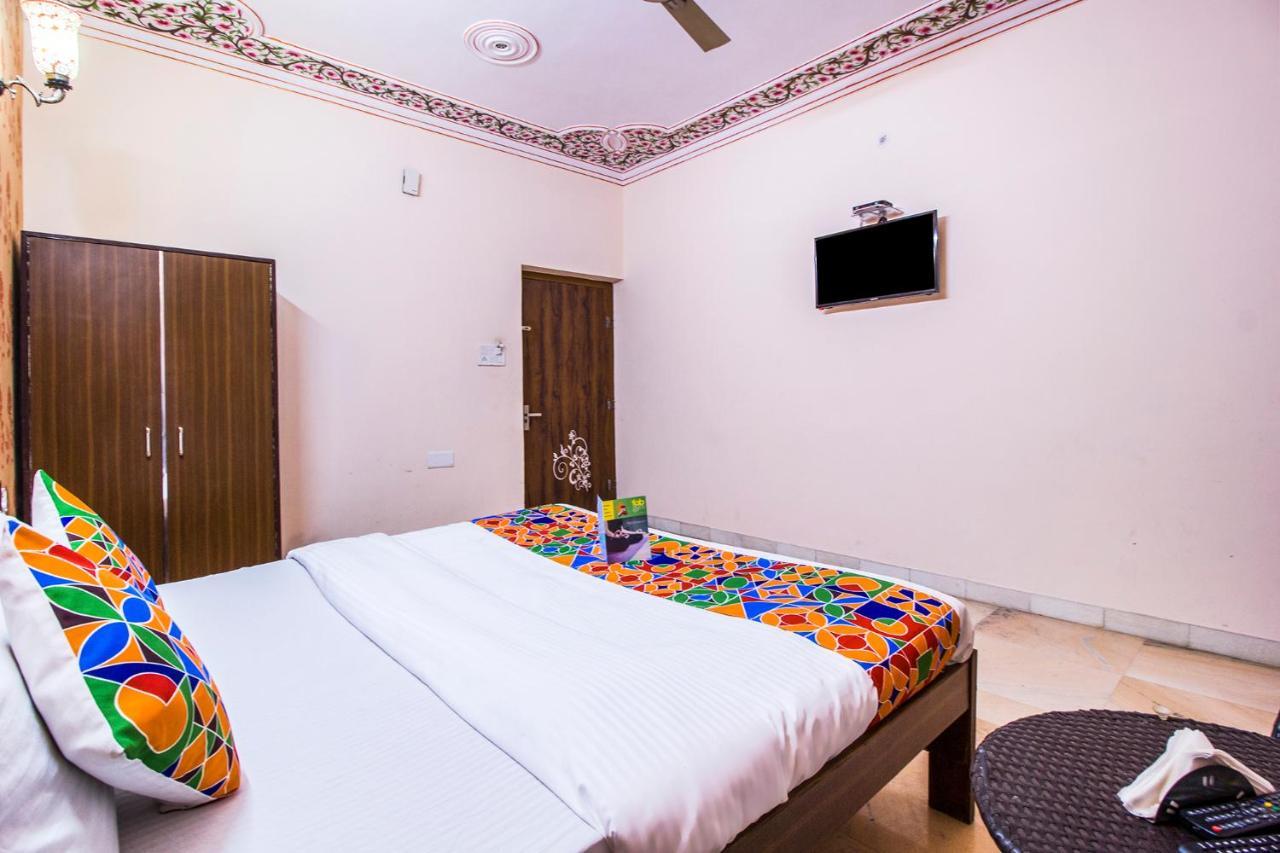 Fabhotel White Palace Amer Road