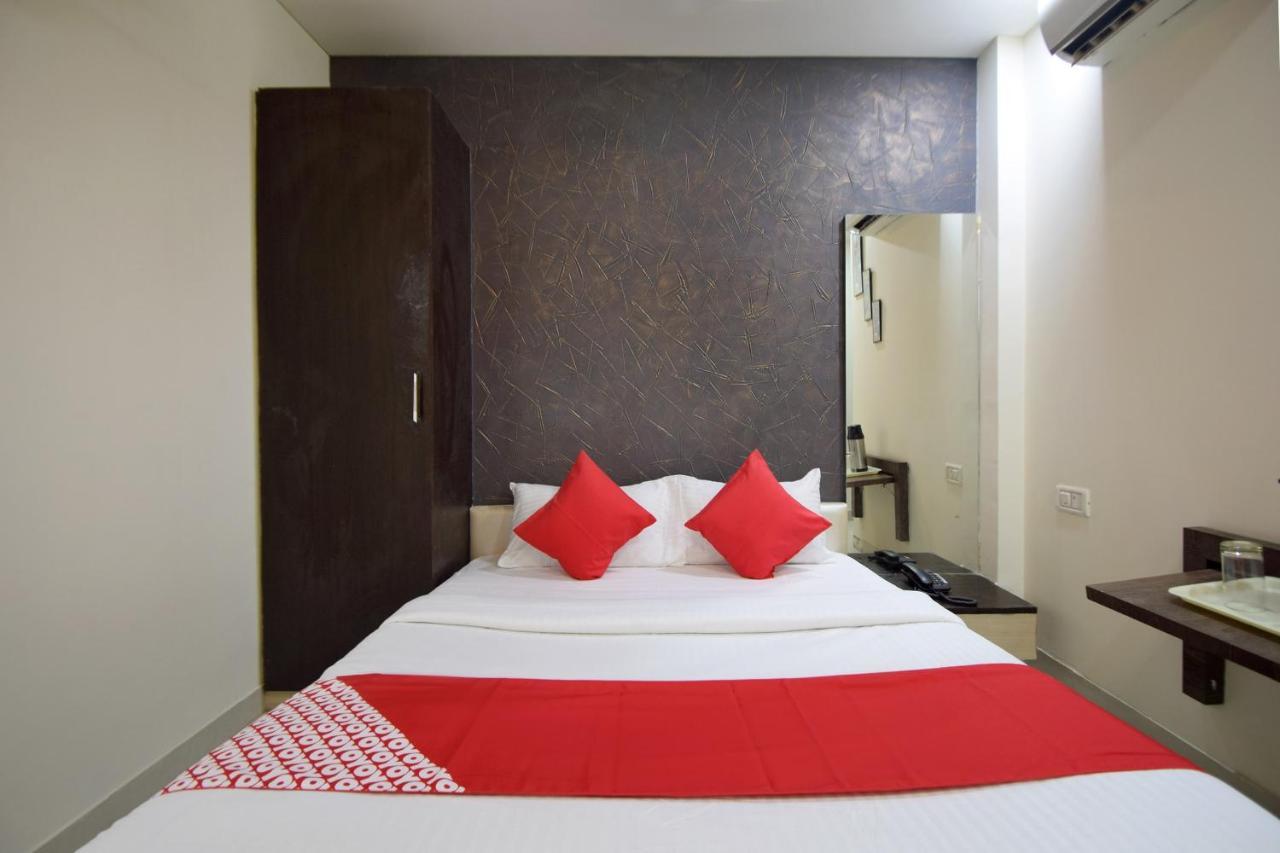 Oyo 23358 Royal 3*