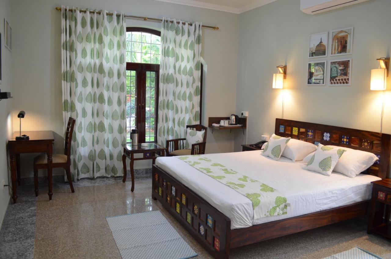 Oasis House Bed & Breakfast *