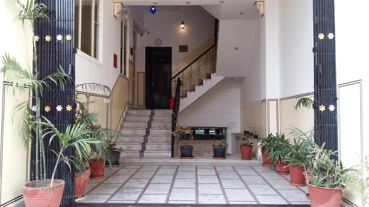Super O Sikar Road Formerly Garg Niwas Hotel