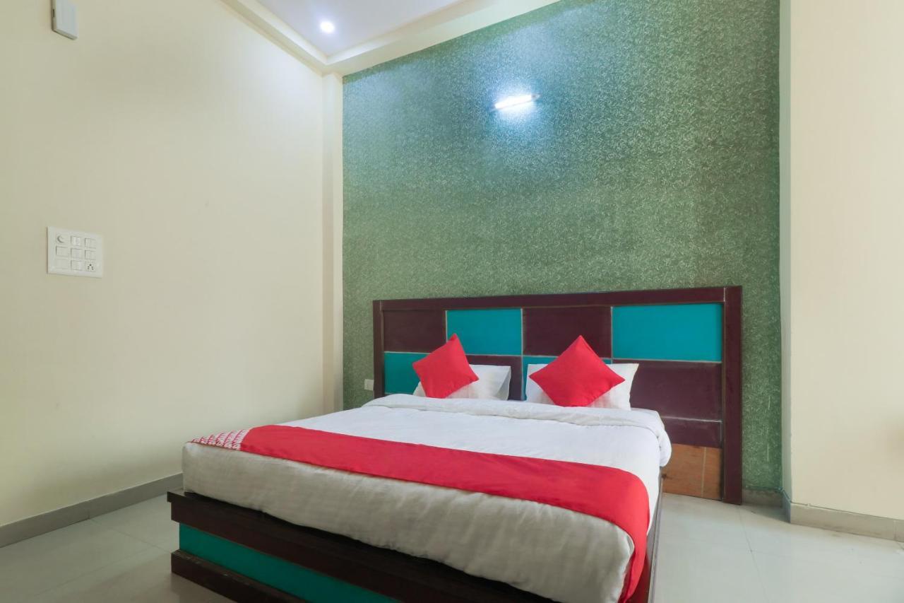 Hotel Oyo 24575 Prabhu 3*