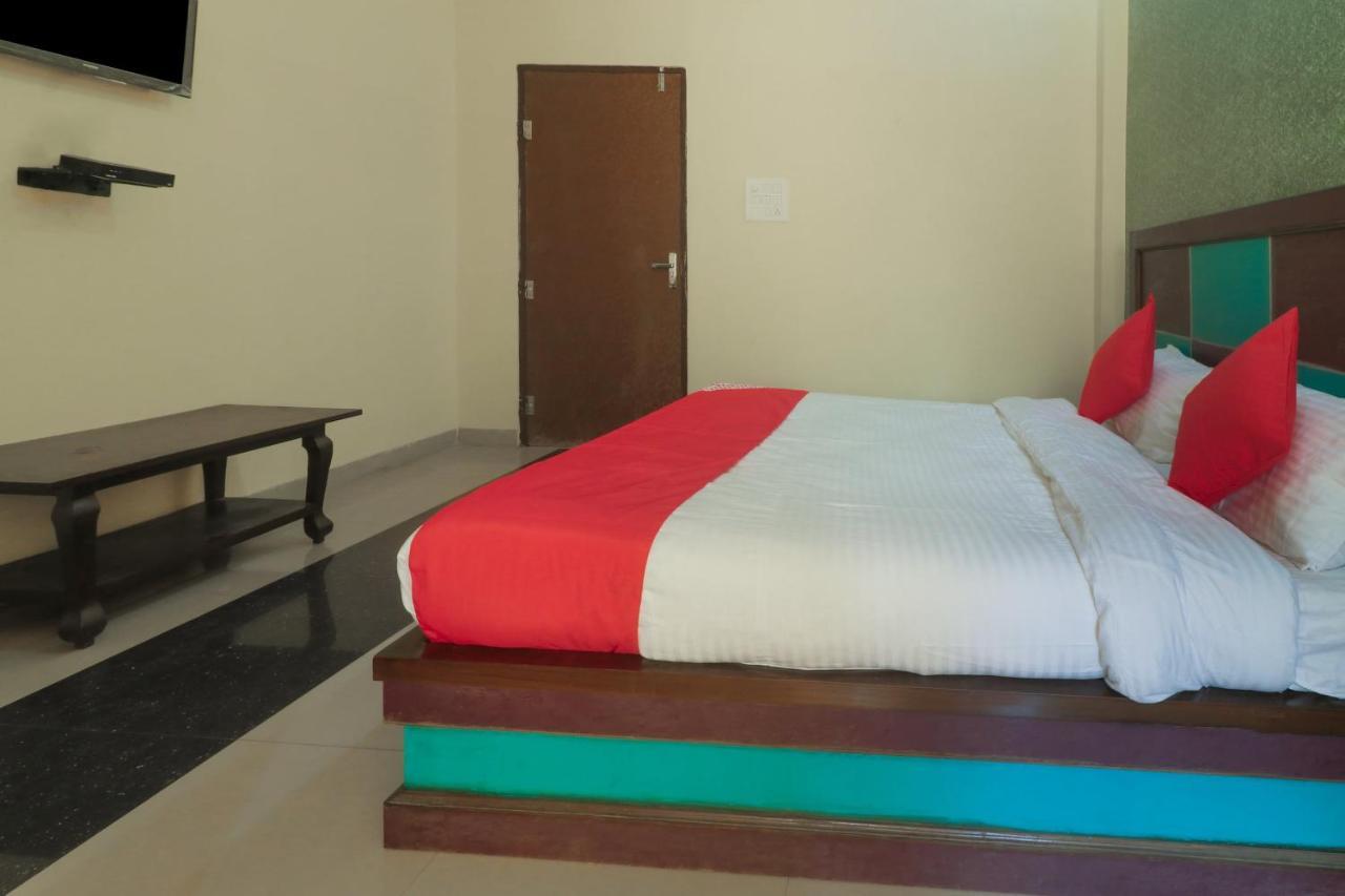 Hotel Oyo 24575 Prabhu 3*