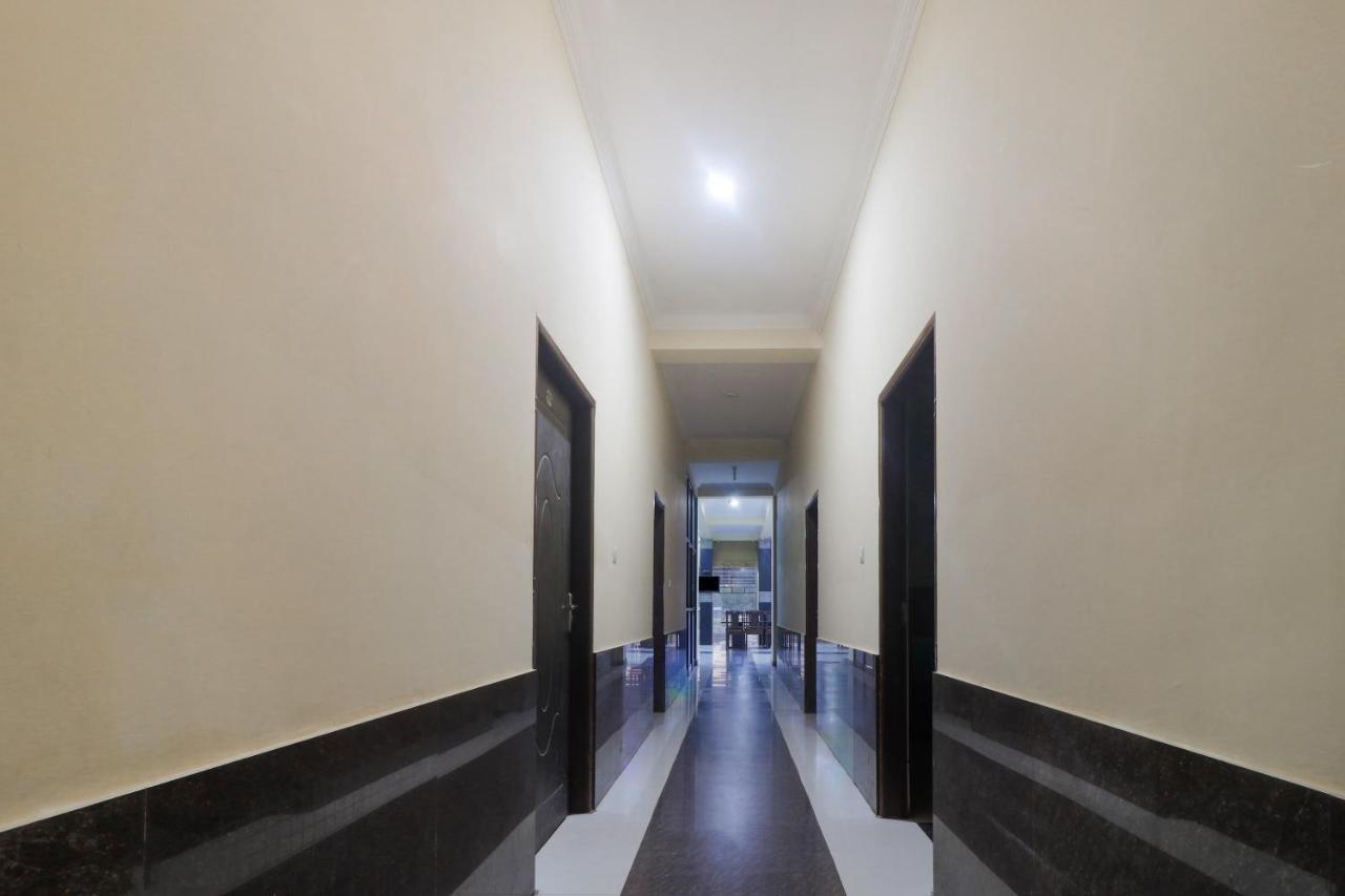 Hotel Oyo 24575 Prabhu 3*