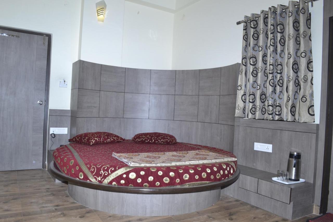 Shiv - Bus Stand Hotel 3*