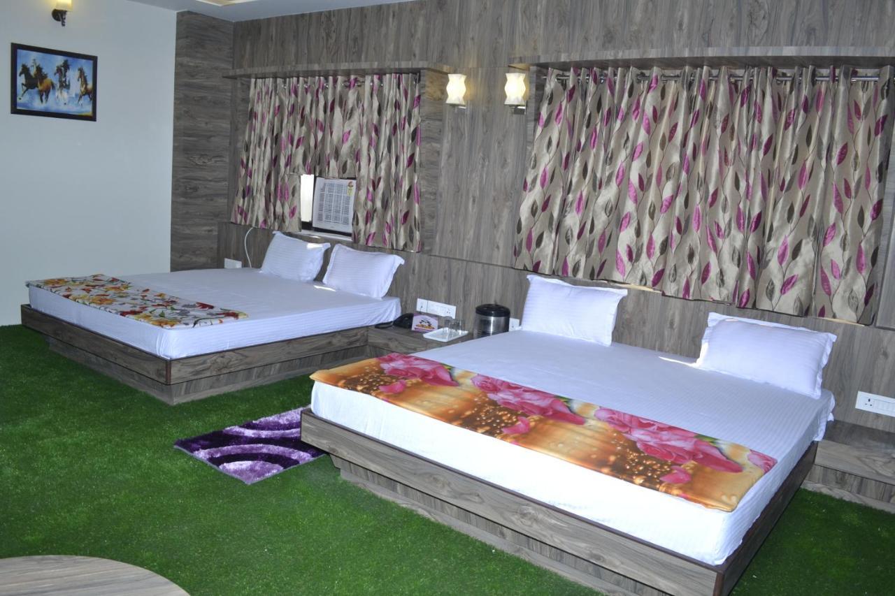 Shiv - Bus Stand Hotel