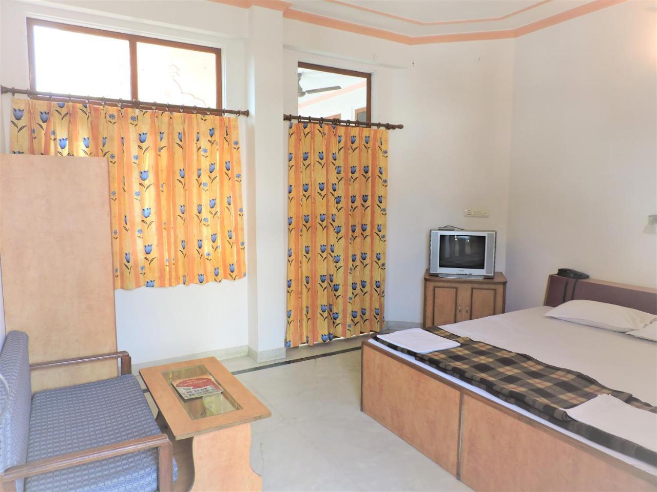 Hotel Karni Niwas 4*