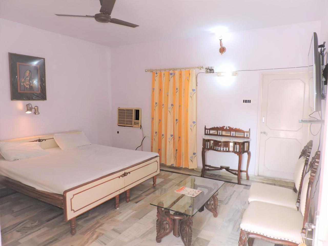 Karni Niwas Hotel