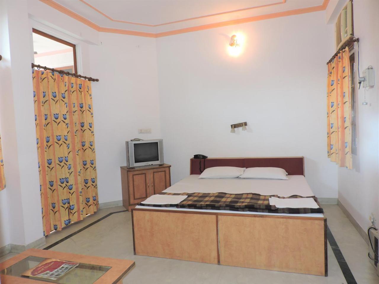 Karni Niwas Hotel 4*