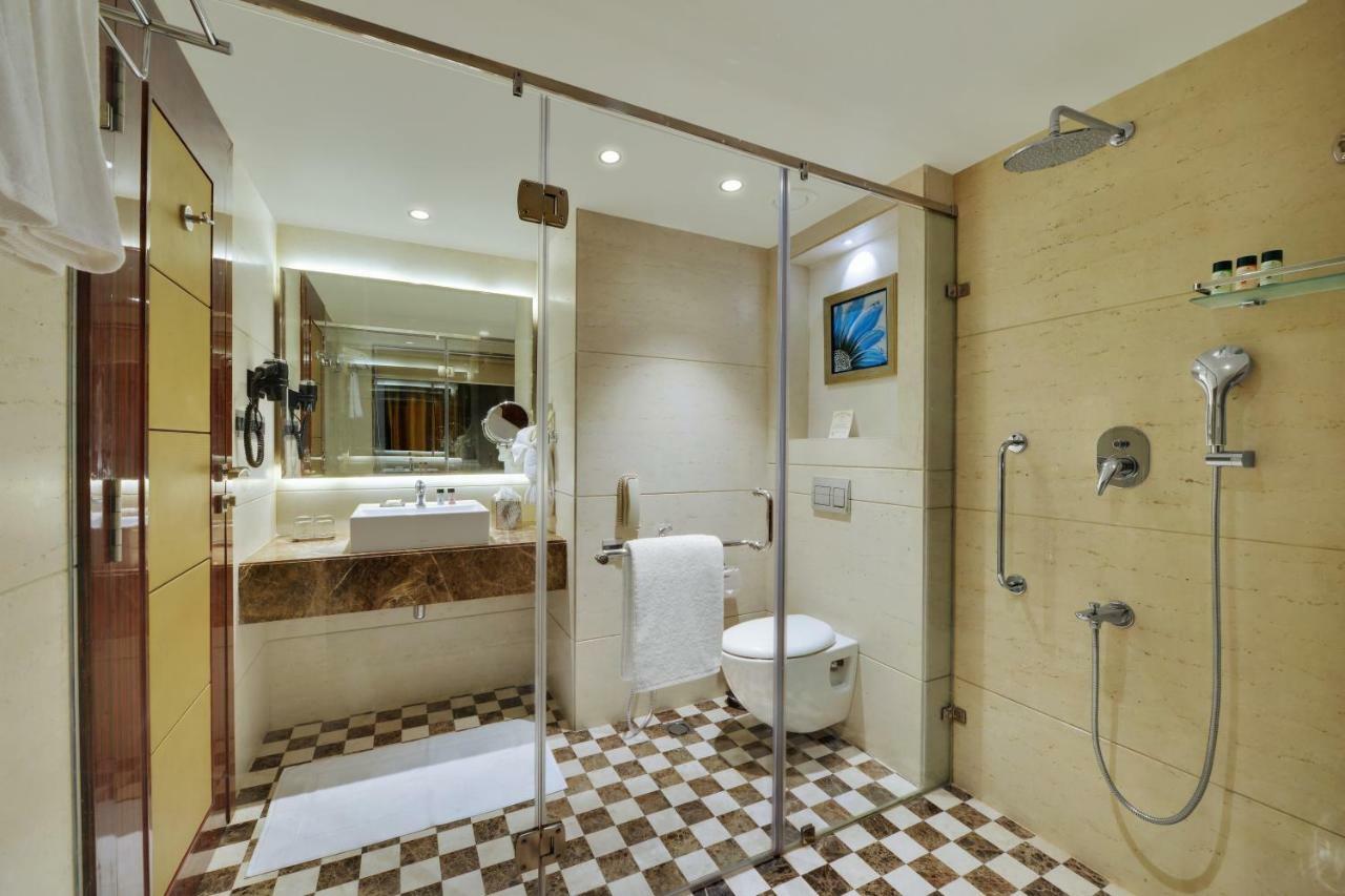 Hotel The Fern Residency, 4*