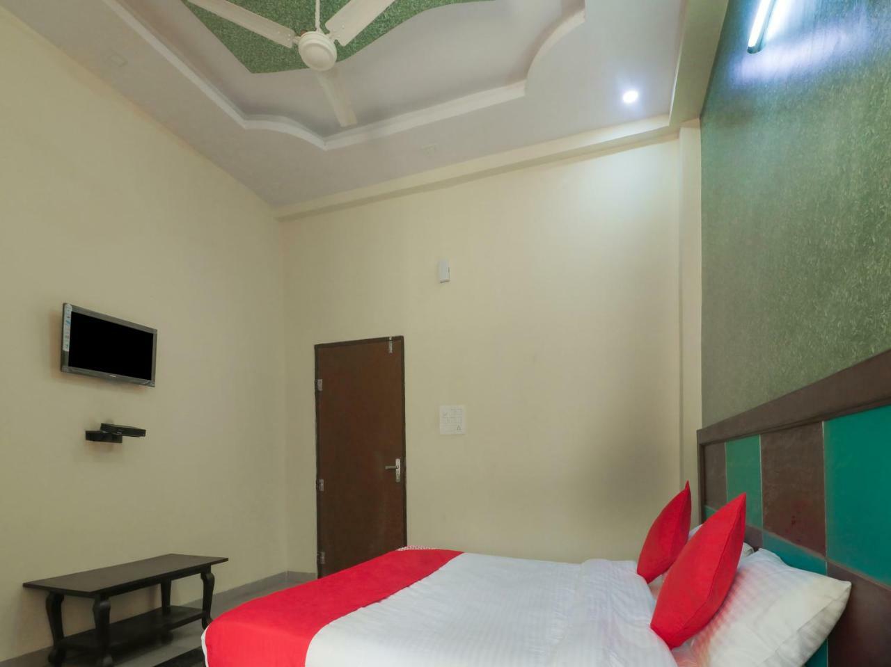 Hotel Oyo 24575 Prabhu