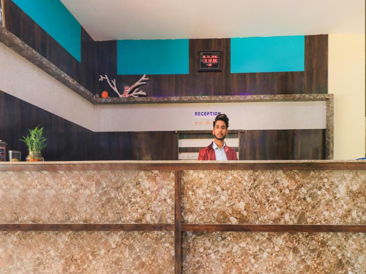 Oyo 24575 Prabhu Hotel