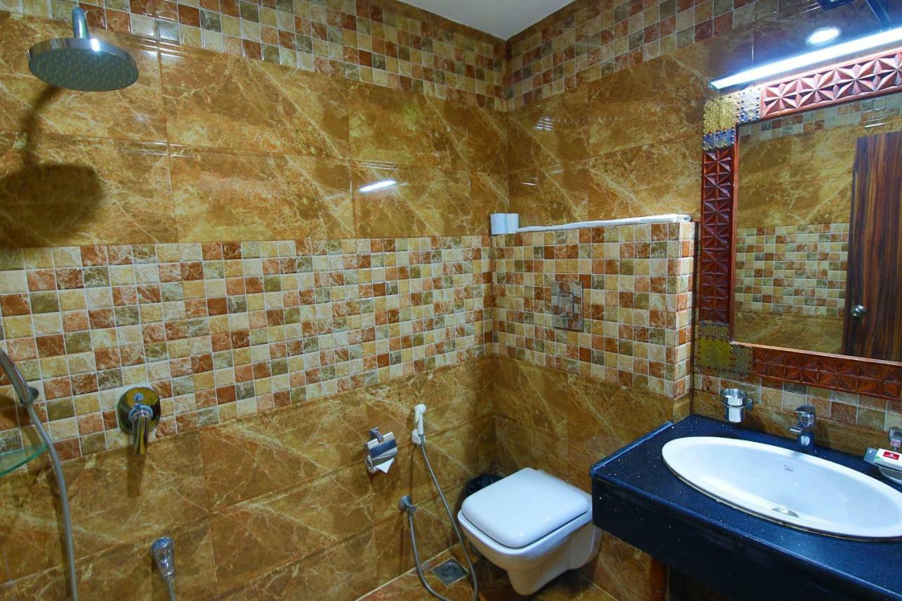 Hotel The Jal Mahal 4*