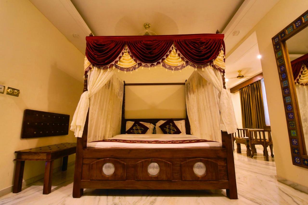 Hotel The Jal Mahal 4*