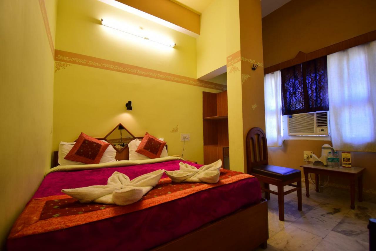 Bani Park Palace 2*