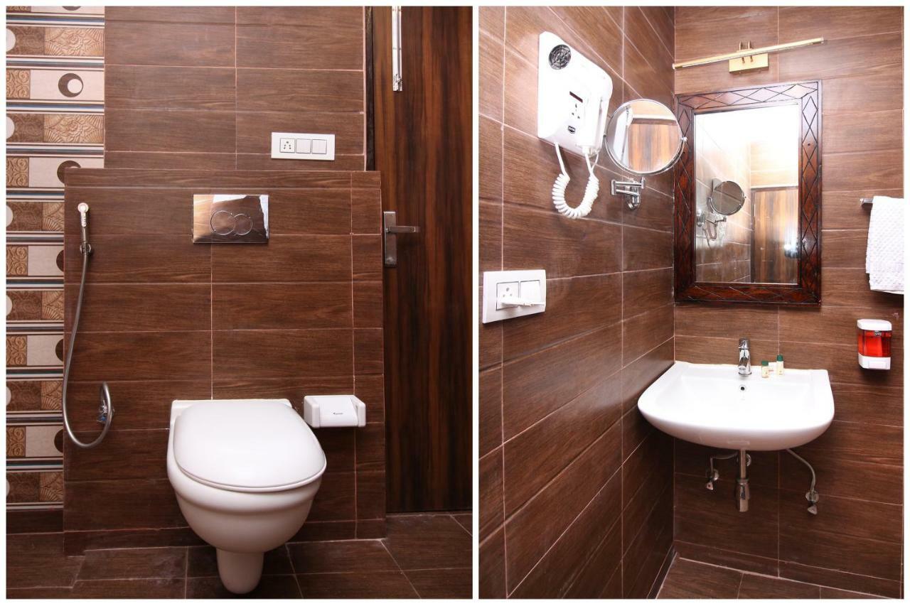 Oyo 17070 Vrindavan Hotel 3*