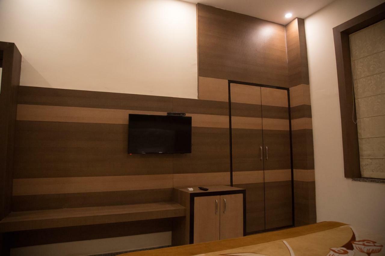 Hotel Ashoka 3*