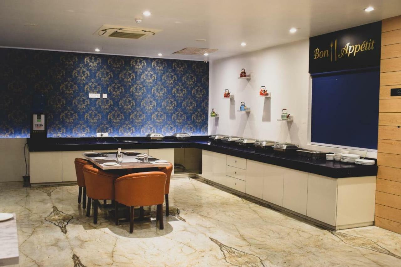 Hotel County Vaishali Nagar,