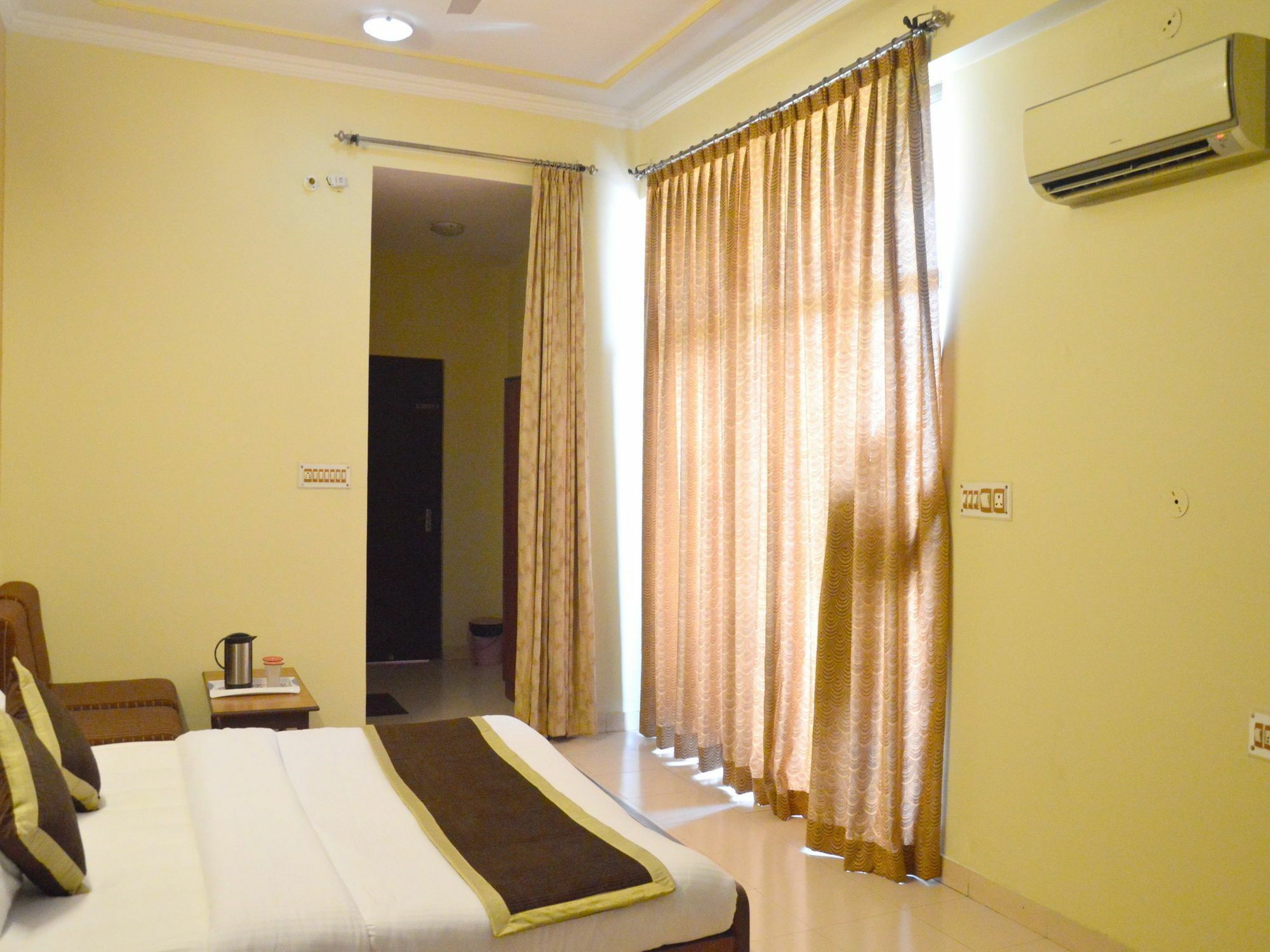 Oyo 6012 Rockwell Hotel