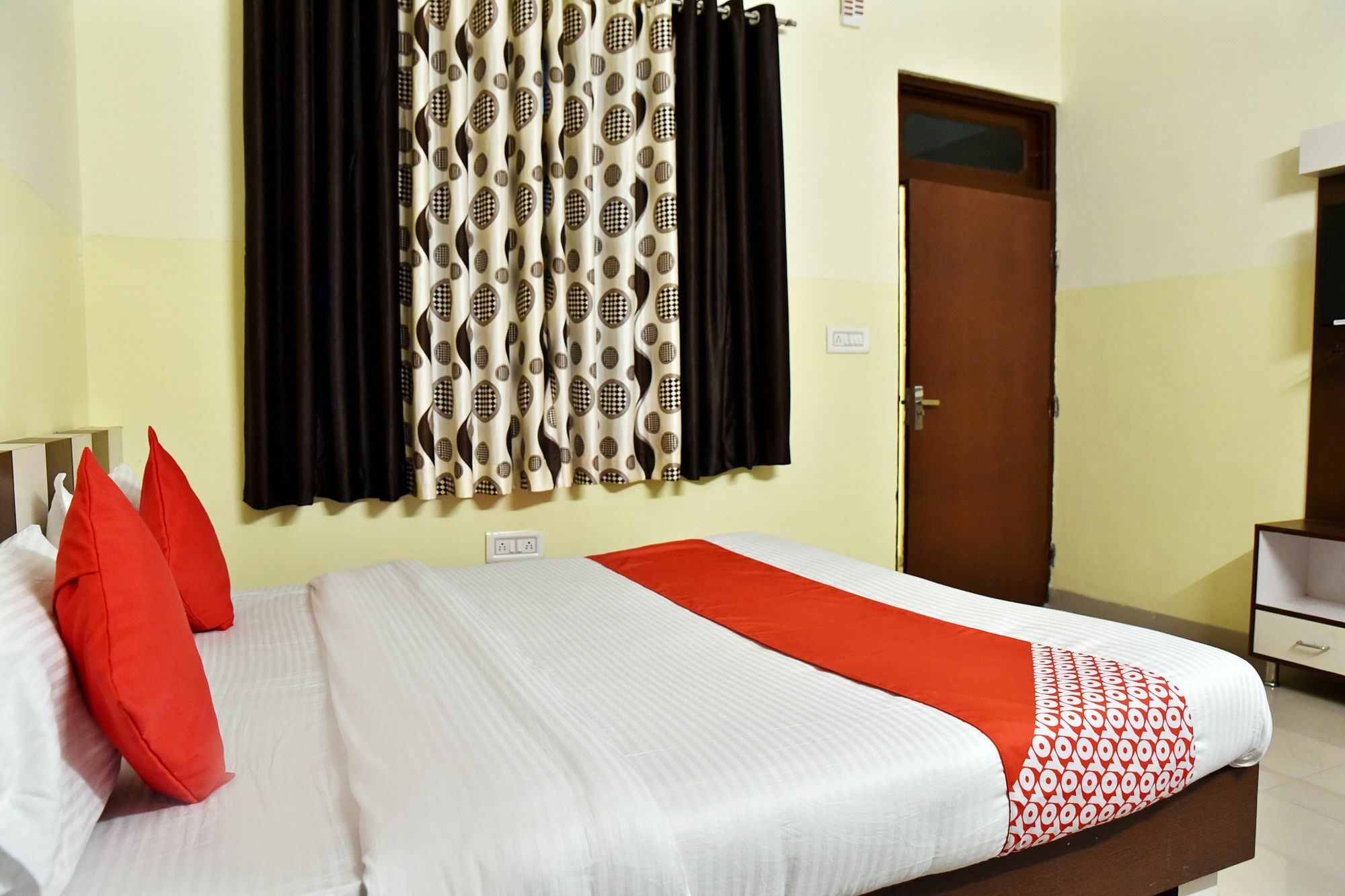 Oyo 11389 Ng Palace Hotel Jaipur