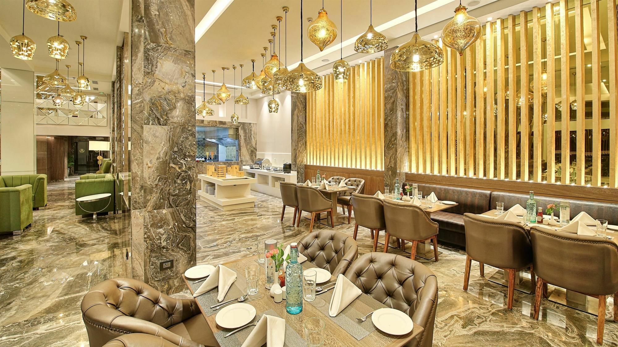 Hotel Golden Tulip Essential
