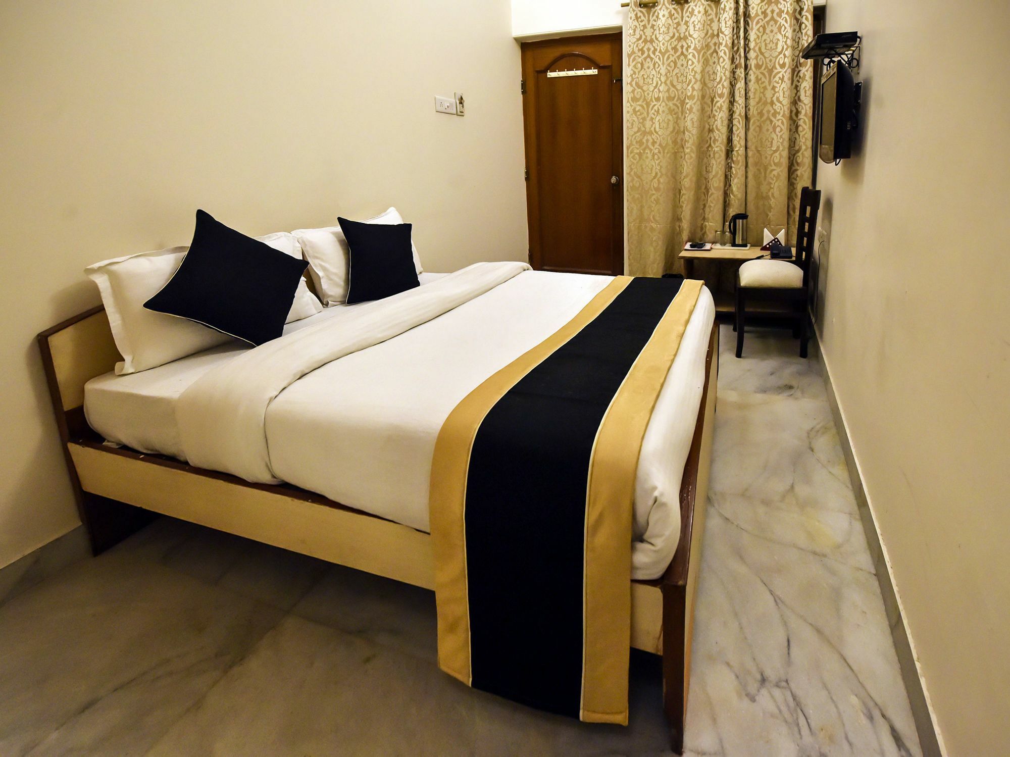 Hotel Rang Mahal Near International Airport