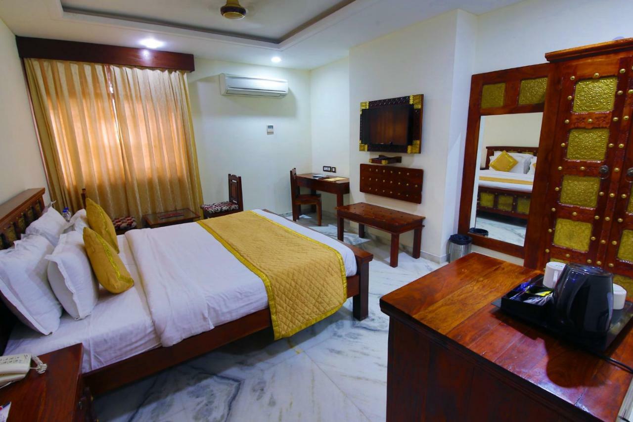 Lilypool - The Heritage Jalmahal Hotel Jaipur