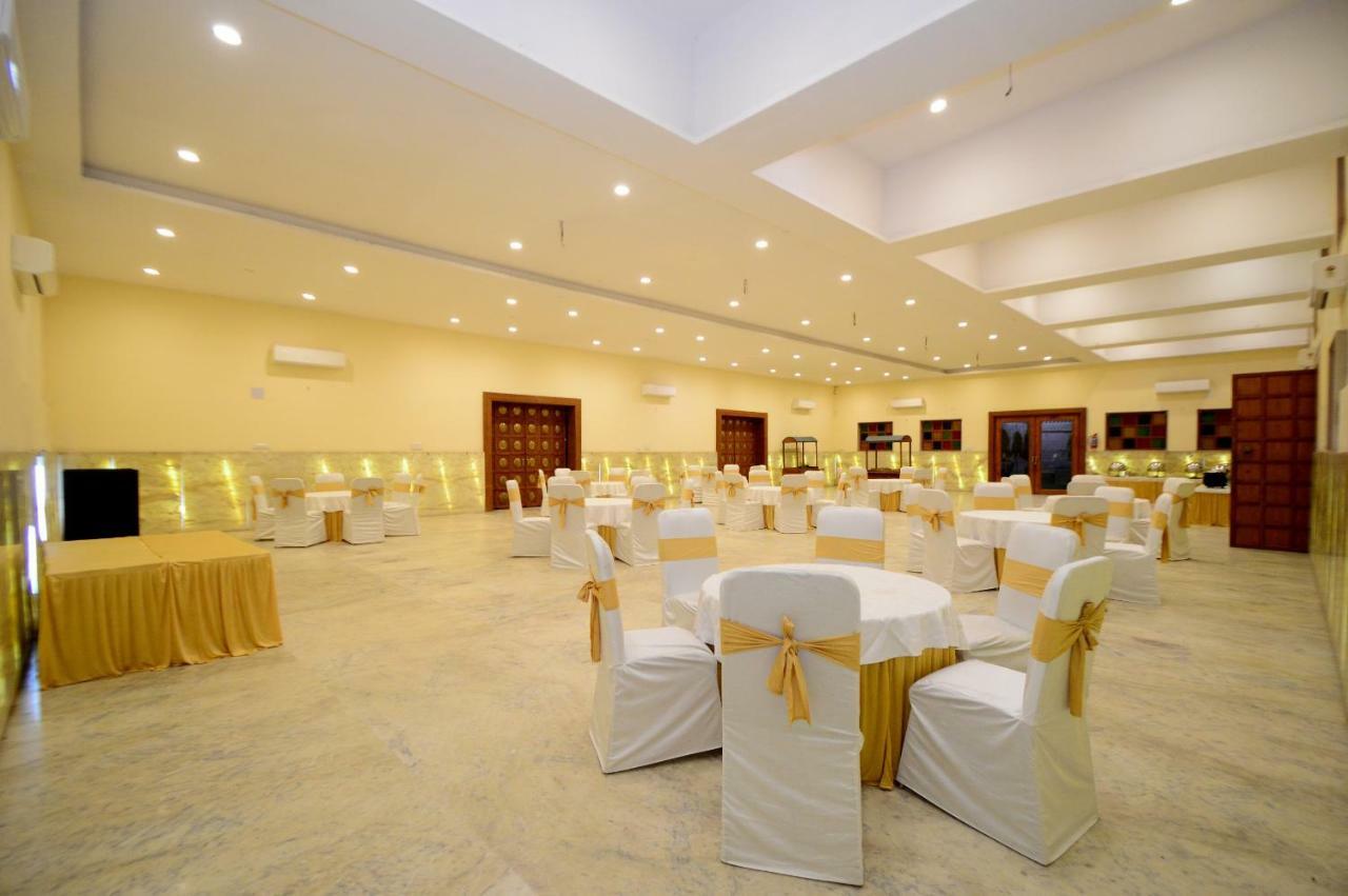 Hotel Lilypool - The Heritage Jalmahal Jaipur