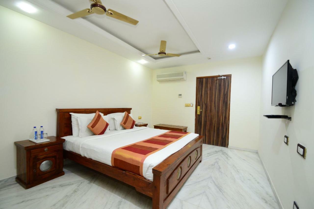 The Jal Mahal Hotel 4*