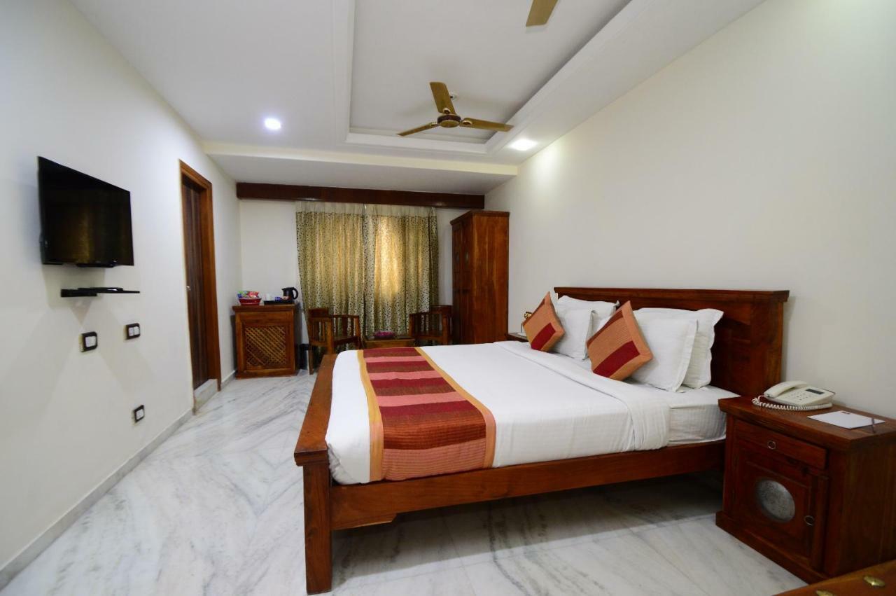 Hotel The Jal Mahal 4*