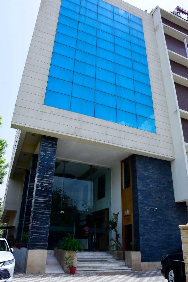Hotel Jagrati Ananta Express 3*
