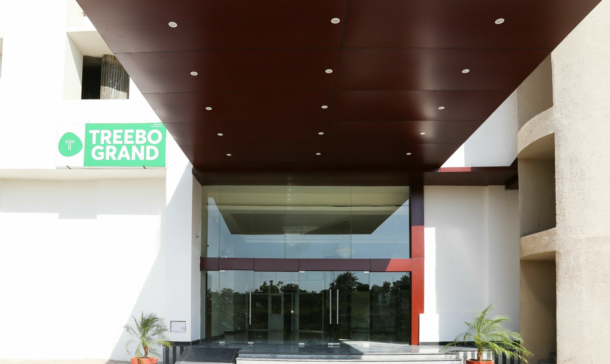 Hotel Treebo Trend Grand Mansarovar 3*